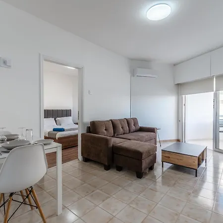 Flirty Flamingo Seaview *