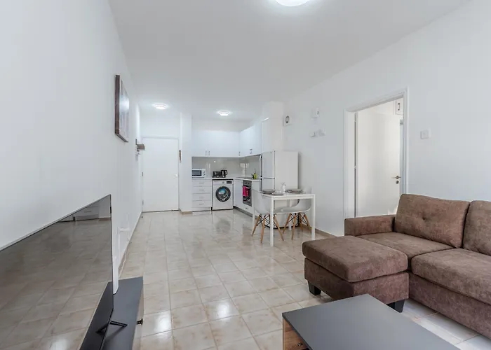 Flirty Flamingo Seaview *