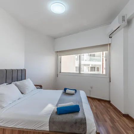 Flirty Flamingo Seaview Λάρνακα