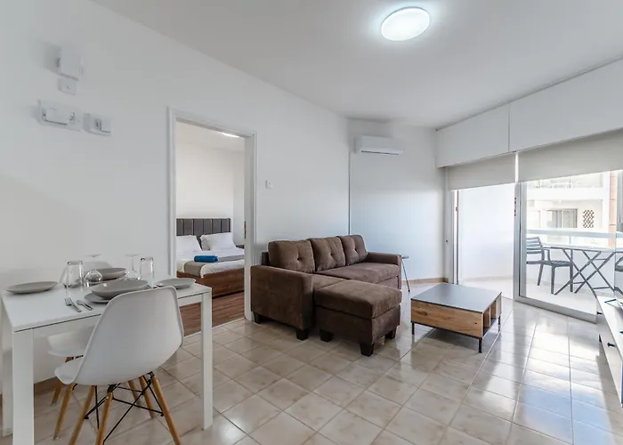 Flirty Flamingo Seaview *